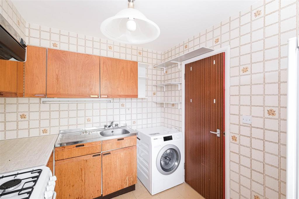 Flat 3 Clover court Clevland road-15.jpg