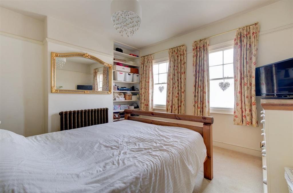 Icknield Street, BidfordOnAvon 2 bed semidetached house for sale £