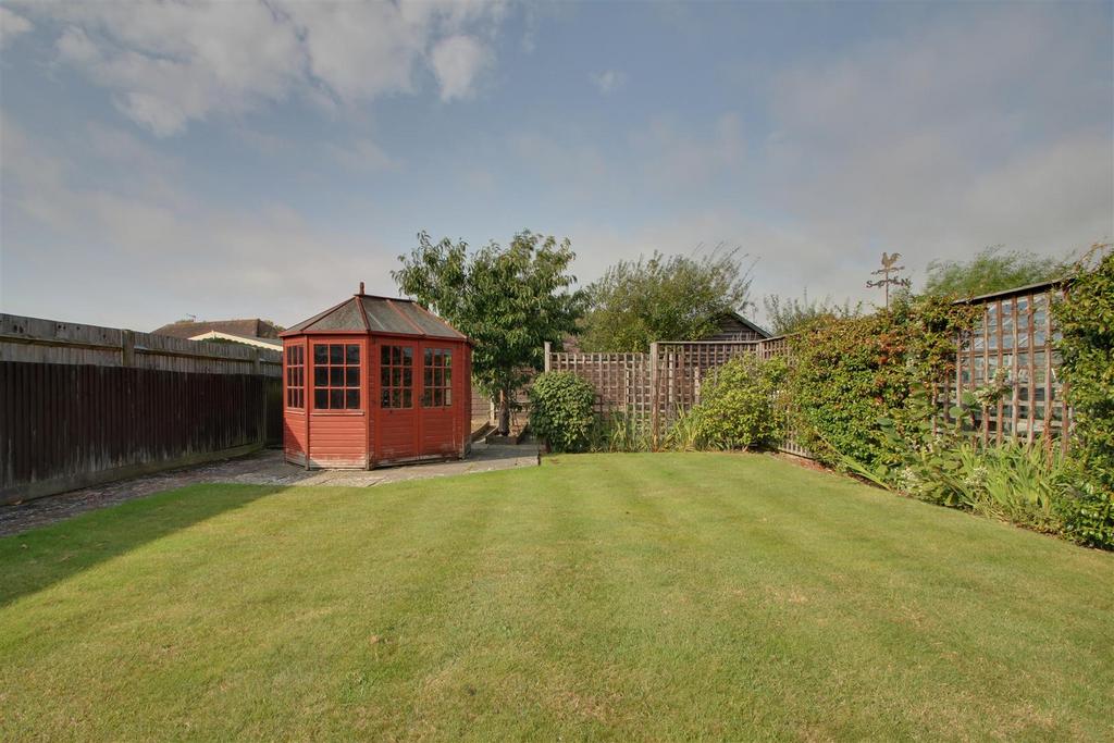 Frobisher Close, GoringBySea, Worthing 2 bed detached bungalow for
