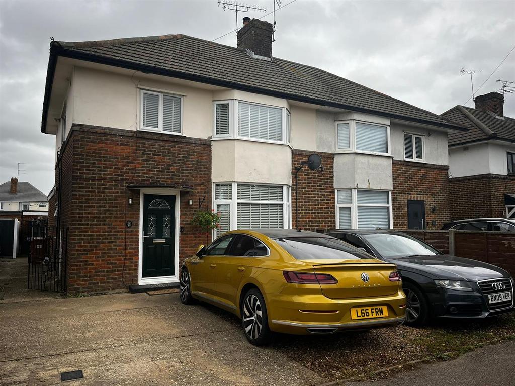 Wellfield Road, Hatfield 3 bed semidetached house for sale £450,000