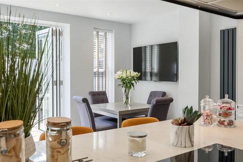 11 Chiltons Close, Banstead, SM7 2PS