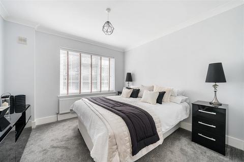 11 Chiltons Close, Banstead, SM7 2PS
