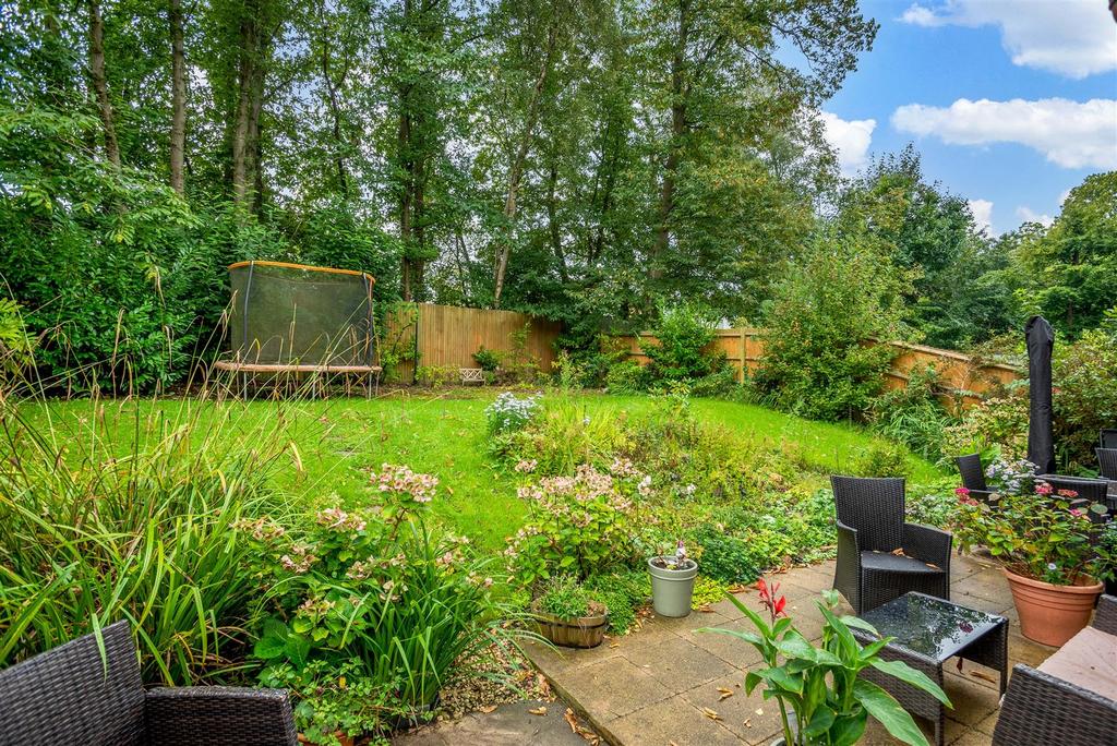 Armstrong Close, Halsted, Sevenoaks 4 bed semidetached house for sale