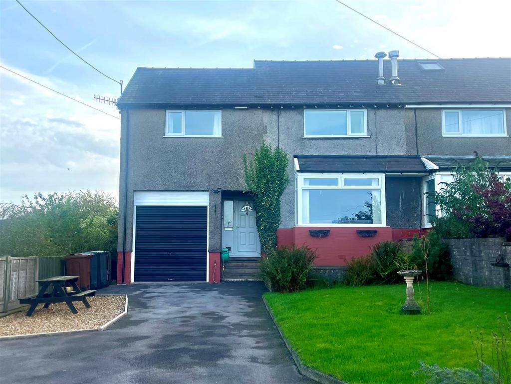Macclesfield Old Road, Buxton 3 bed semidetached house £360,000