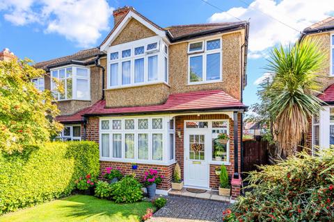 67 Stoneleigh Avenue, Worcester Park, KT4 8XY