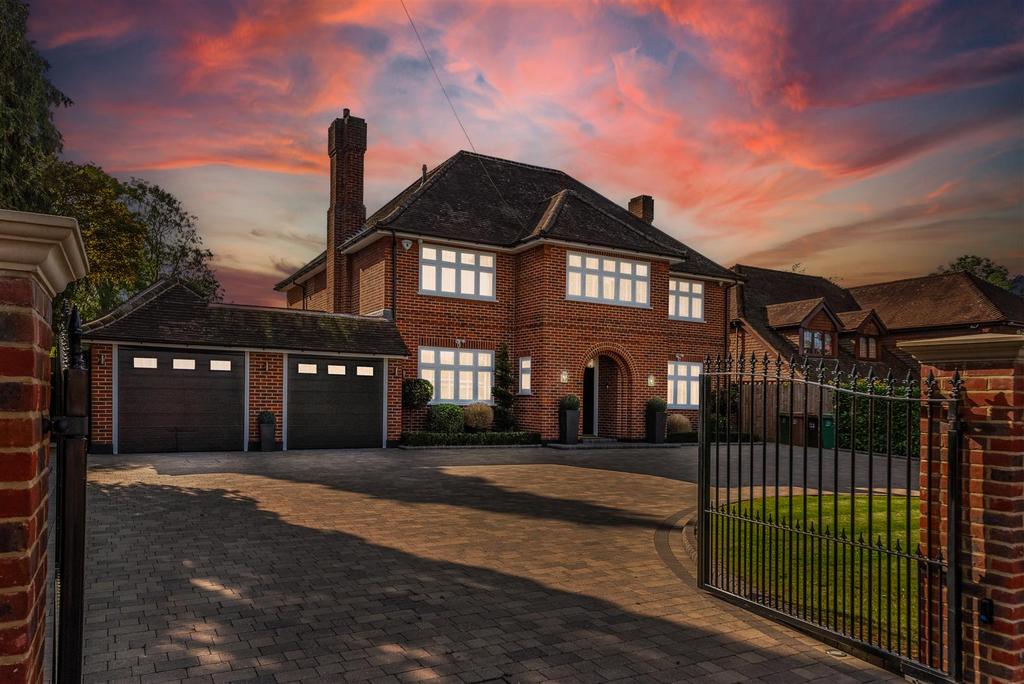 Warren Avenue, South Cheam, SM2 5 bed detached house for sale £2,150,000
