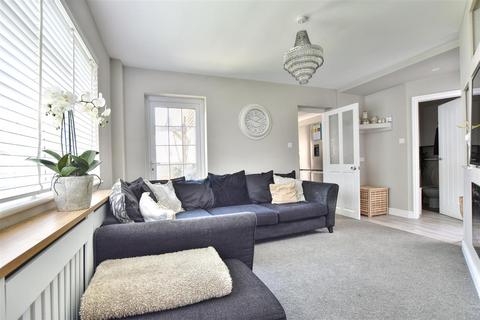 9 Lesley Close, Bexhill-on-sea, TN40 2RF