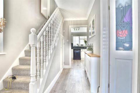 9 Lesley Close, Bexhill-on-sea, TN40 2RF