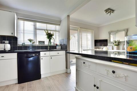 9 Lesley Close, Bexhill-on-sea, TN40 2RF