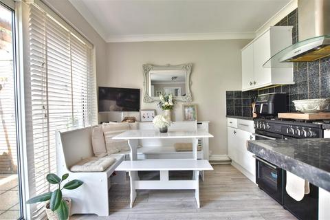 9 Lesley Close, Bexhill-on-sea, TN40 2RF