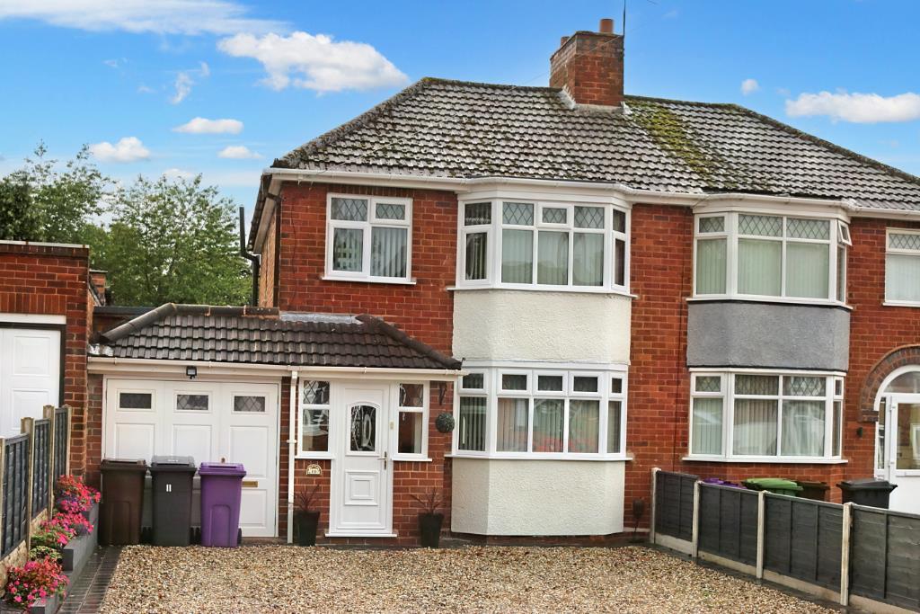 Fancourt Avenue, Penn 3 bed semidetached house for sale £275,000