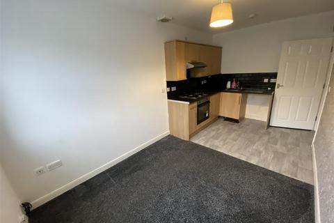 2 bedroom flat to rent - Bowmer Court, Ashfield, Bradford