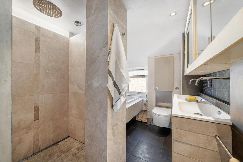 Bathroom Second Floor.JPG