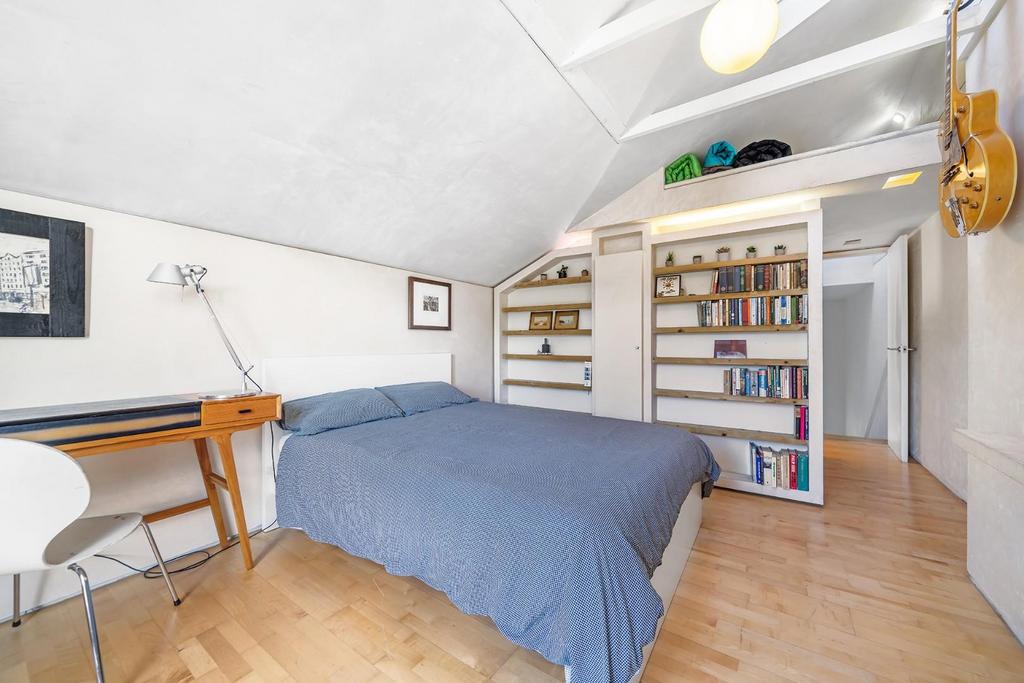 Bedroom second floor (2).JPG