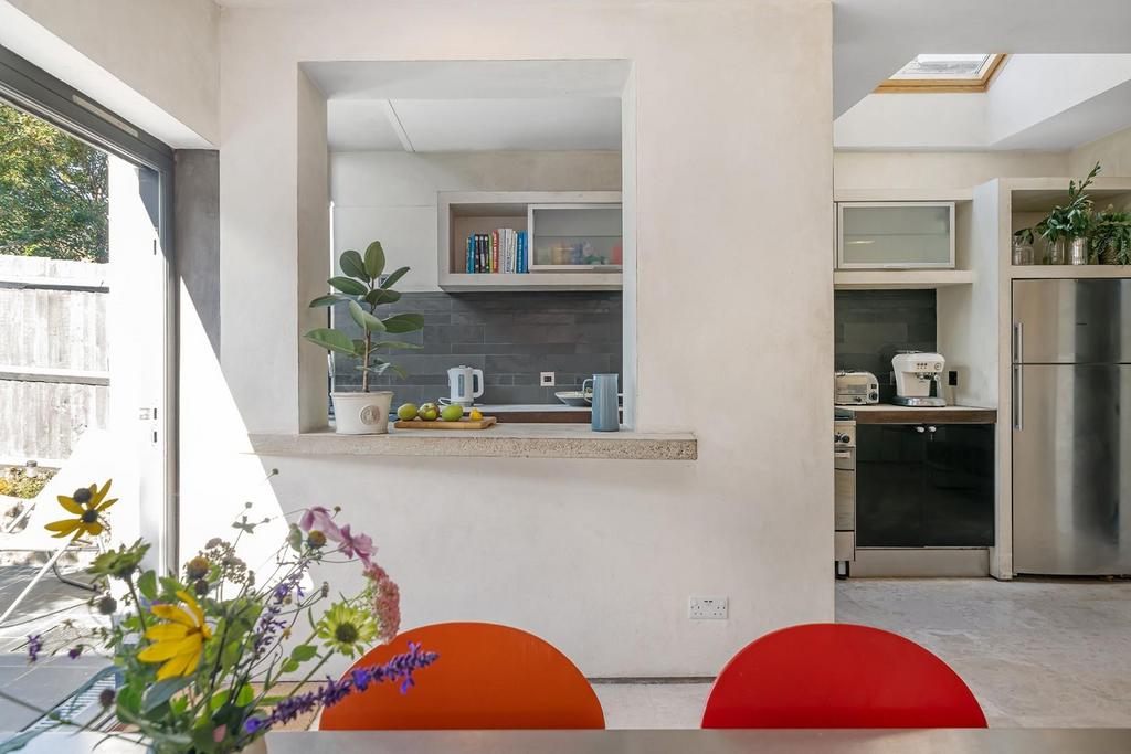 Kitchen (3).JPG