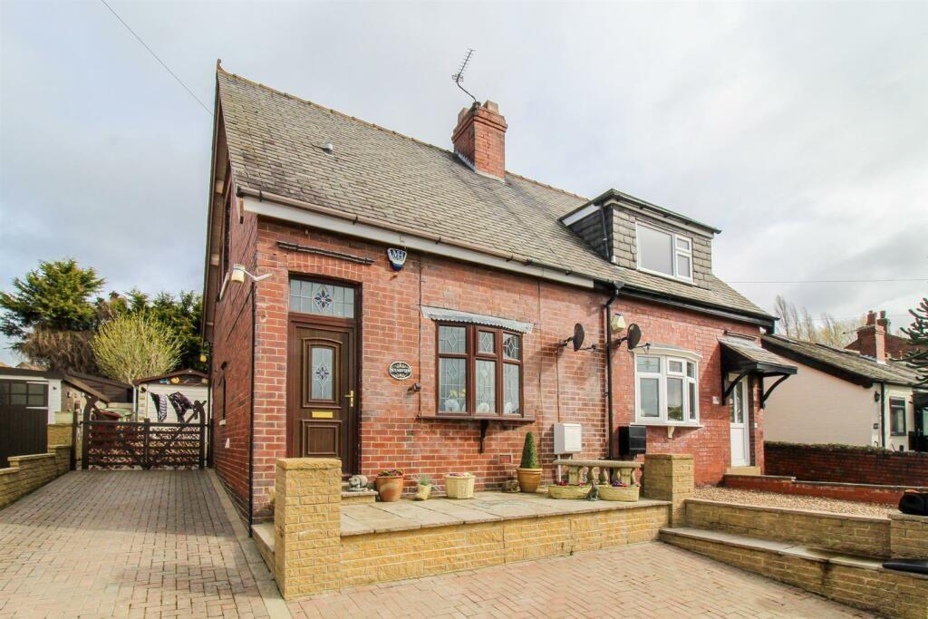 Runtlings, Ossett, WF5 2 bed semidetached house £158,000