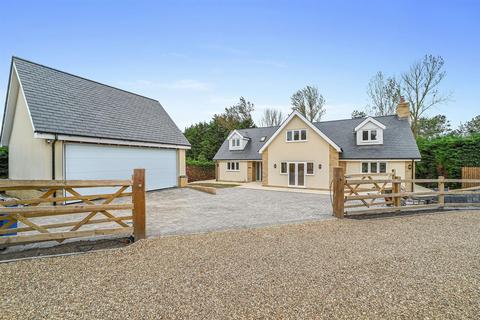 4 bedroom detached house for sale, The Highlands, Exning