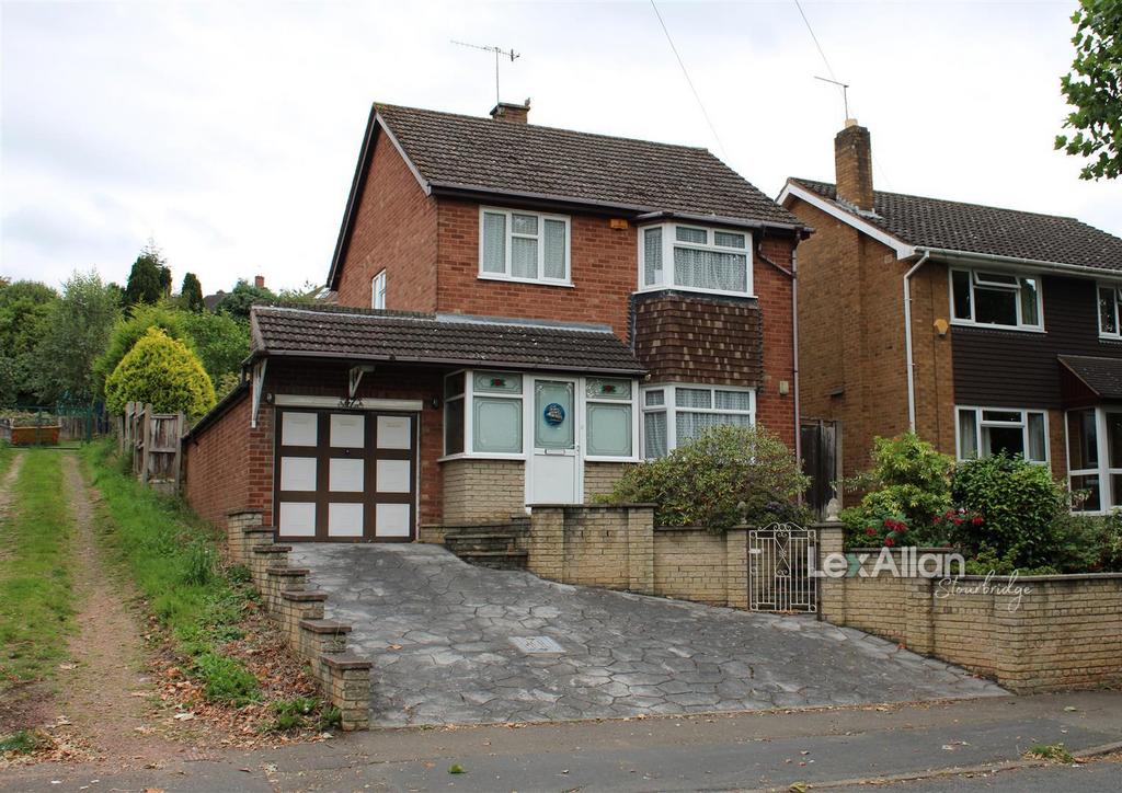 Springfield Avenue, Stourbridge 3 bed detached house for sale £235,000