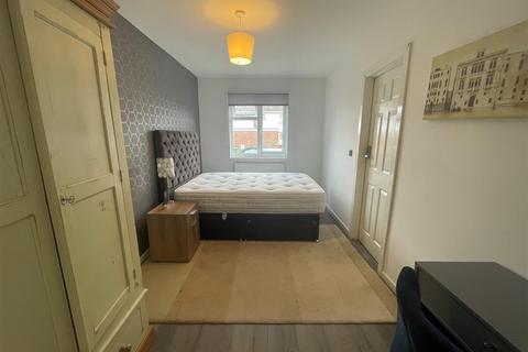 16 Cotherstone, Epsom, KT19 9EF
