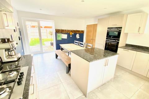 4 bedroom detached house for sale, Sika Rise, Bransgore BH23