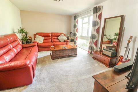 56 The Maples, Harlow, CM19 4QZ