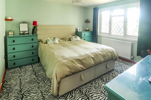 56 The Maples, Harlow, CM19 4QZ