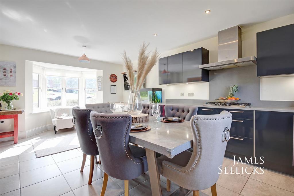 Dining kitchen