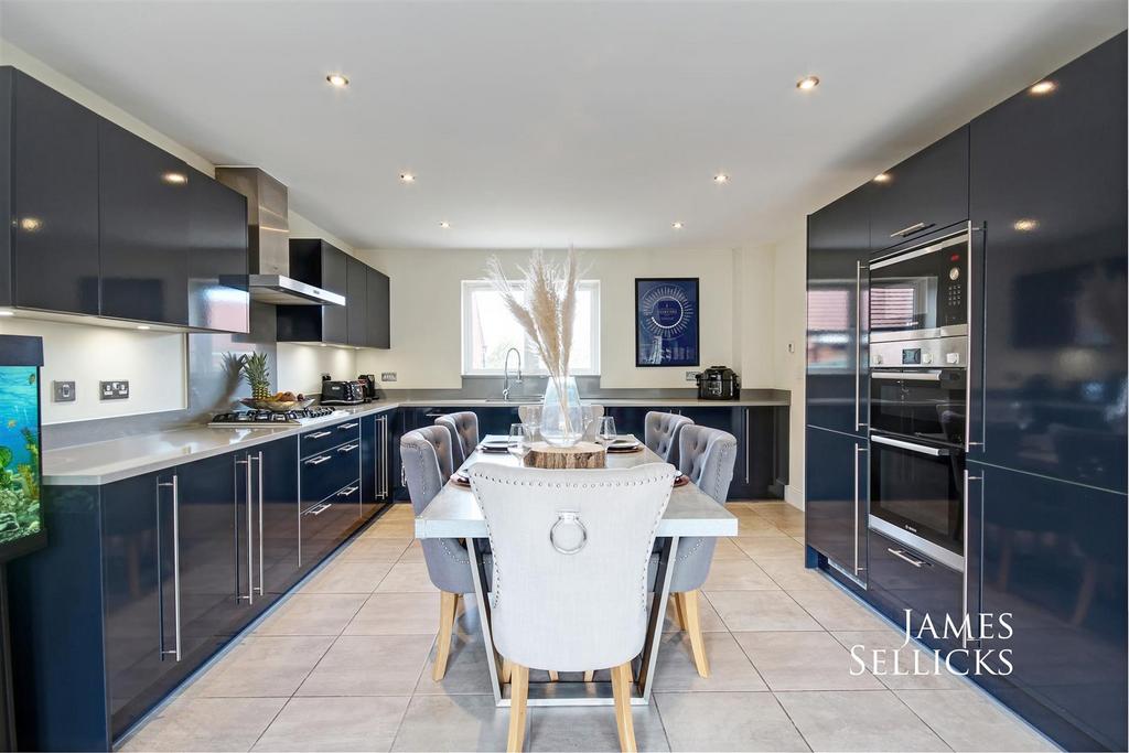 Dining kitchen