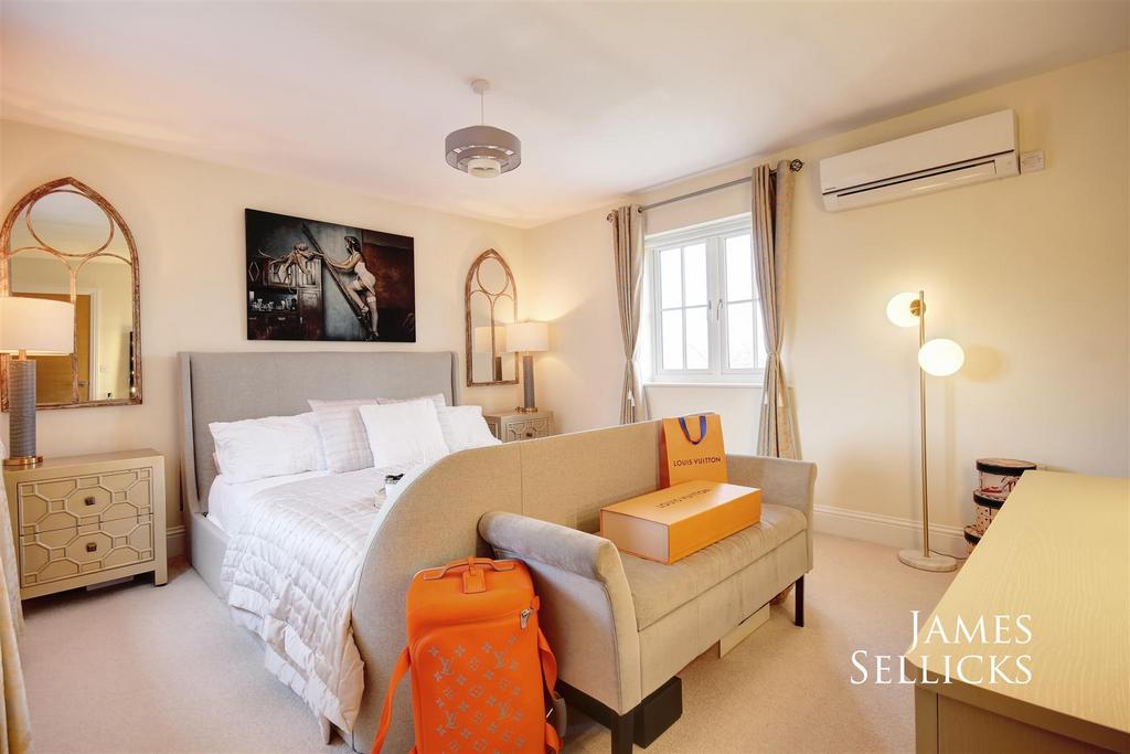 Principal bedroom