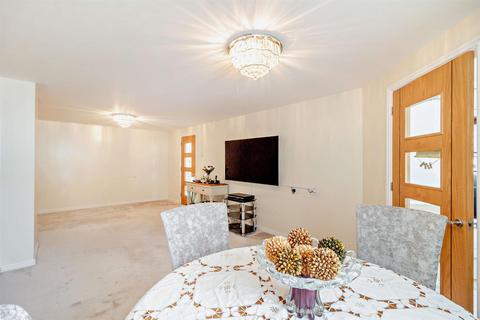 2 bedroom apartment for sale, Thomas Court, Marlborough Road, Cardiff, Glamorgan, CF23 5EZ