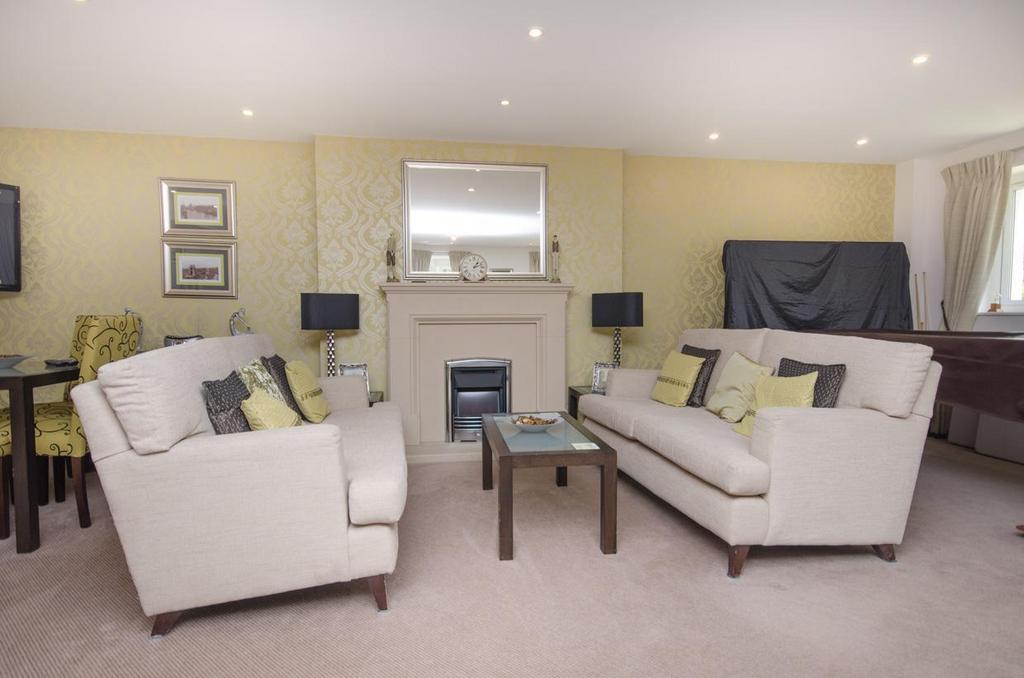 Communal lounge 4.jpg