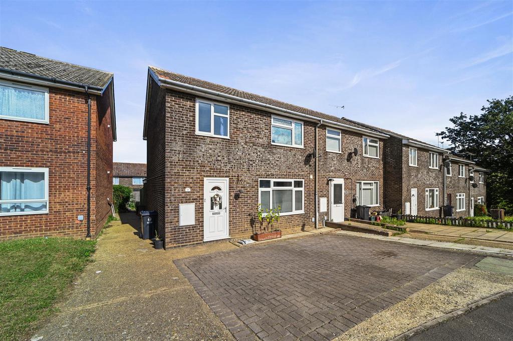 Stour View Avenue, Mistley 3 bed end of terrace house for sale £260,000