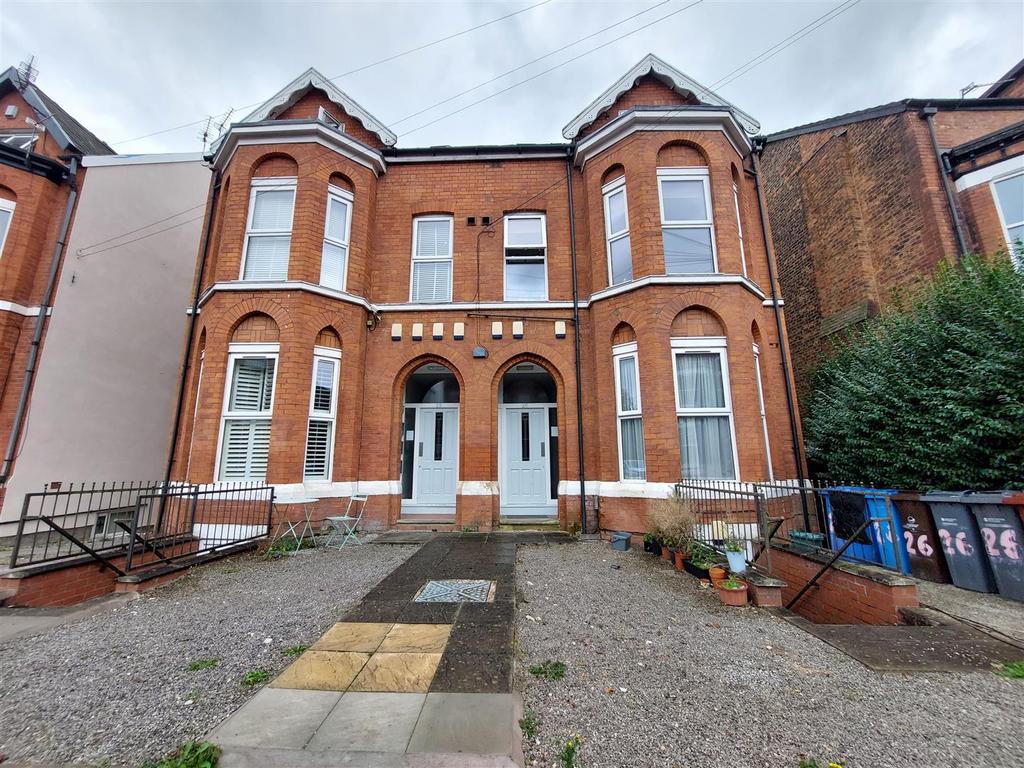 Central Road, West Didsbury, Manchester 2 bed flat £1,275 pcm (£294 pw)