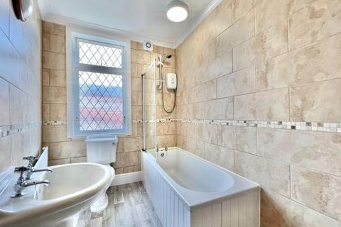 7 Grasmere Road, Barnsley, S71 1ES