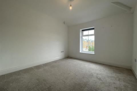 2 bedroom apartment for sale, Top Floor Apartment, Brooklands Development, Esplanade Gardens, Scarborough