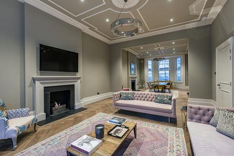 3 bedroom flat to rent, Phillimore Place, W8