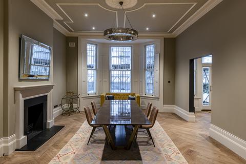 3 bedroom flat to rent, Phillimore Place, W8
