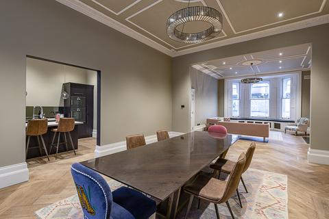 3 bedroom flat to rent, Phillimore Place, W8
