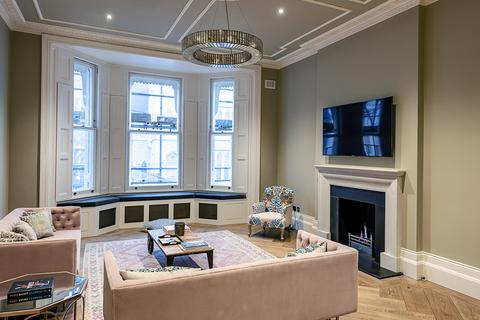 3 bedroom flat to rent, Phillimore Place, W8
