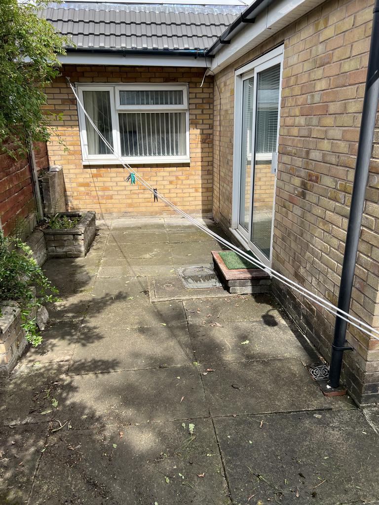 Cromer Road, Bury BL8 1 bed bedsit to rent £650 pcm (£150 pw)