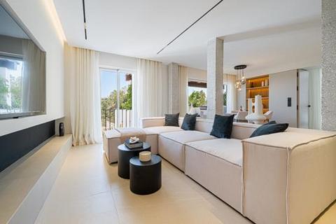 3 bedroom apartment, Puerto del Almendro, Benahavis, Malaga