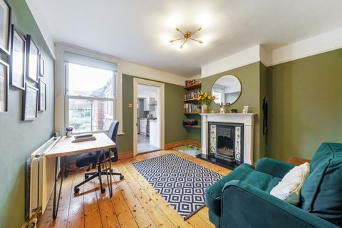 117 Walnut Tree Close, Guildford, GU1 4UQ