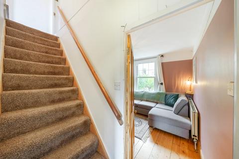 117 Walnut Tree Close, Guildford, GU1 4UQ