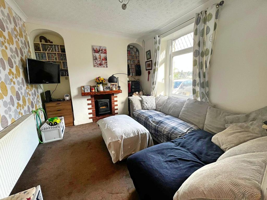 Heol Las Close, Birchgrove, City And County of Swansea. SA7 9DP 3 bed