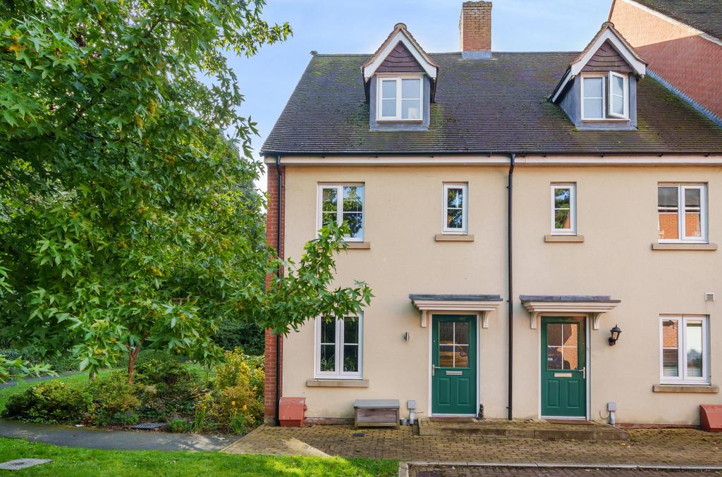 Steeple View, Swindon, Wiltshire, SN1 3 bed end of terrace house for