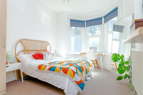 1 bedroom flat for sale, Falkland Road, London, N8
