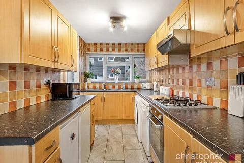 102 Wheatcroft, Cheshunt, Waltham Cross, EN7 6JT