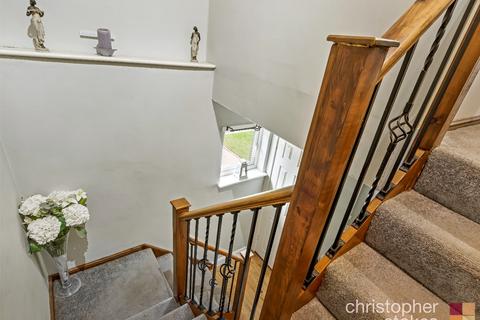 102 Wheatcroft, Cheshunt, Waltham Cross, EN7 6JT