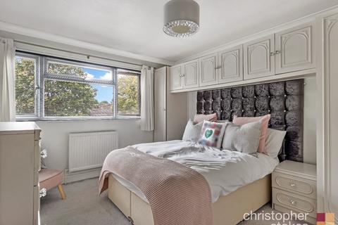 102 Wheatcroft, Cheshunt, Waltham Cross, EN7 6JT