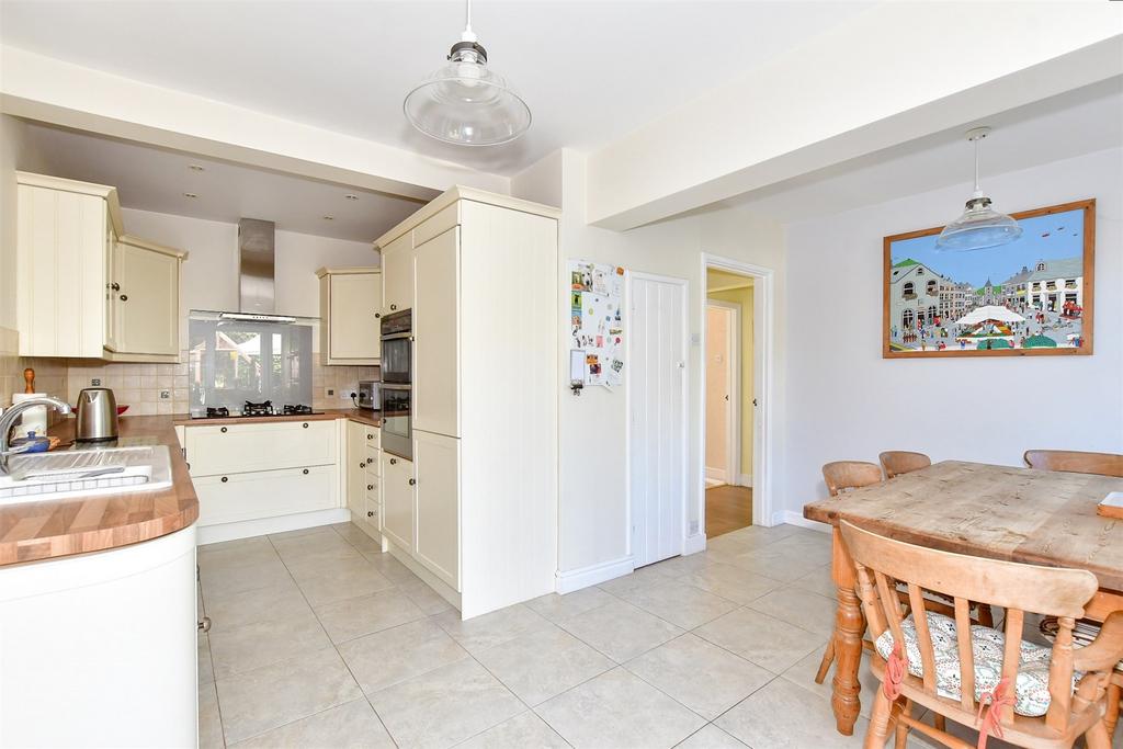 Island Road, Sturry, Canterbury, Kent 4 bed detached house for sale £